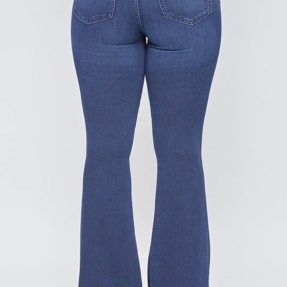 YMI WOMEN'S ESSENTIAL HYPERDENIM FLARE JEANS - Picture 3 of 4